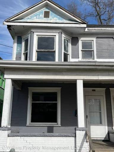 Main picture of 525 Clinton Ave