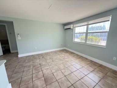 Main picture of 114 S New York Ave