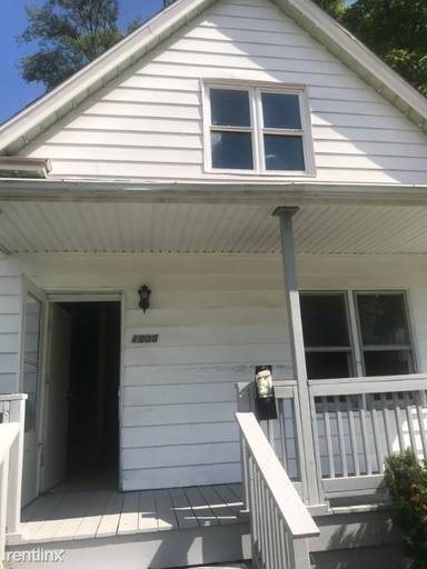 Main picture of 1005 W McClure Ave
