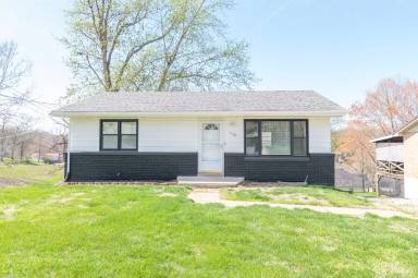 Main picture of 110 N Bluff St