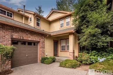 Main picture of 10737 221st Ln NE
