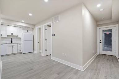 Main picture of 727 16th St NE