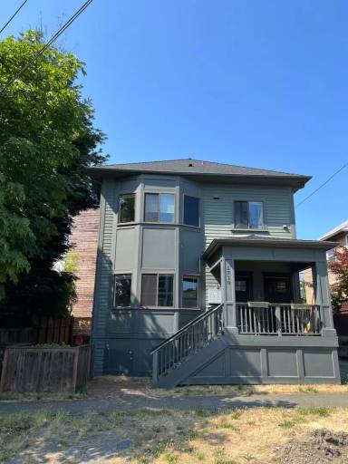 Main picture of 1710 E Columbia St