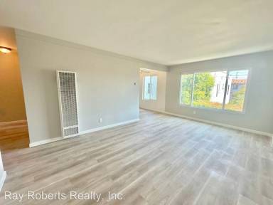 Main picture of 8006 8008 Blackburn Ave