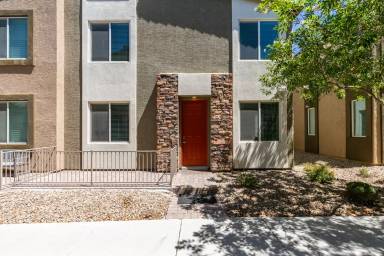 Main picture of 7301 Halo Falls St