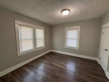 Main picture of 852 N Holmes St