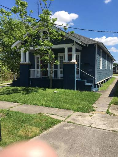 Main picture of 3323 Leonidas St