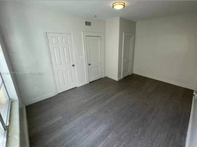 Main picture of 301 SW 10th Ave