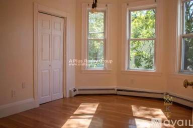 Main picture of 14 Schiller St