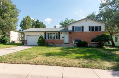 Main picture of 4507 E 10th St