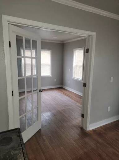 Main picture of 2716 E 15th St