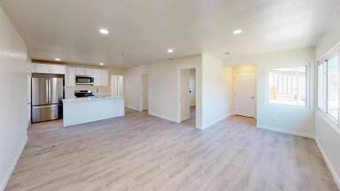 Main picture of 5126 Leo St