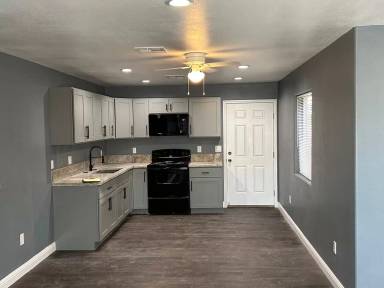 Main picture of 113 S E St