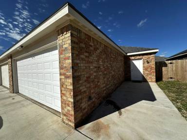 Main picture of 5534 Itasca St