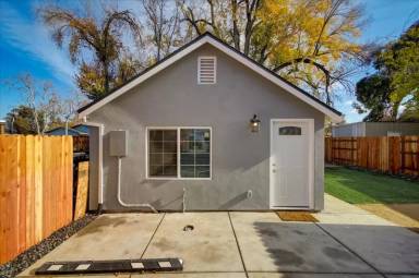 Main picture of 3324 Branch St