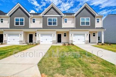 Main picture of 32 Apricot Ln