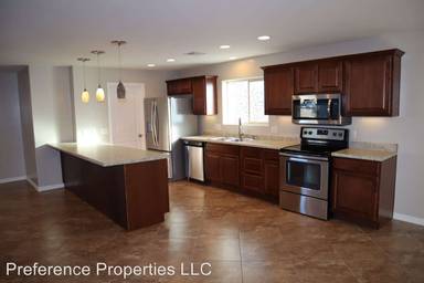 Main picture of 500 Earl Dr