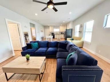 Main picture of 1619 Dumble St