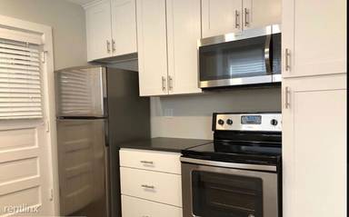 Main picture of 7357 N Sheridan Rd