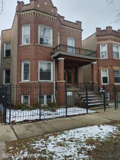 Main picture of 2536 N Avers Ave