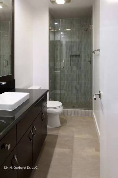 Main picture of 324 N Oakhurst Dr