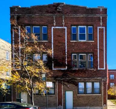 Main picture of 4905 N Clark St