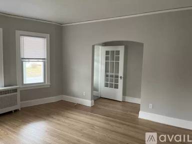 Main picture of 102 Woodlawn Ave