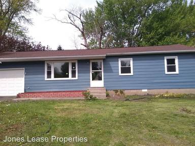 Main picture of 128 E 5th St