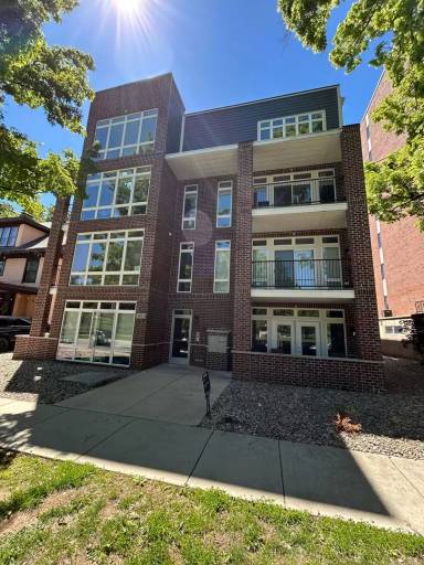 Main picture of 403 W University Ave