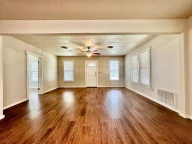 Main picture of 2905 Nichols St