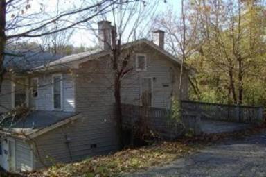 Main picture of 717 Powell Ave