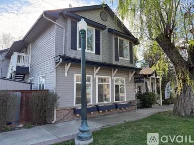 Main picture of 148 N 2nd St