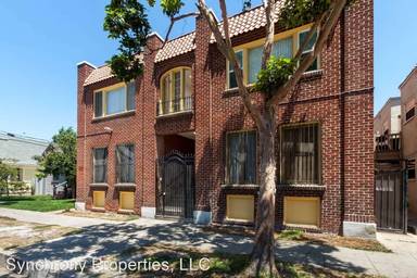 Main picture of 215 W 7th St