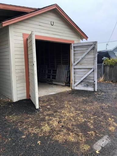 Main picture of 227 W 2nd St