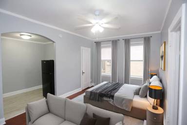 Main picture of 6930,6954,6971,6975 N Greenview Ave Apartments