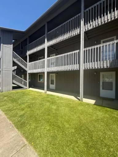 Main picture of 475 Meadowview Dr