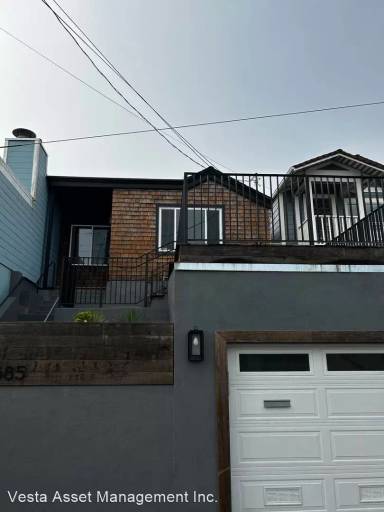 Main picture of 685 Lakeview Ave