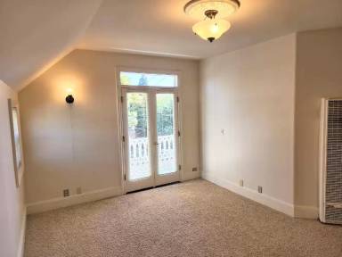 Main picture of 210 Elm St
