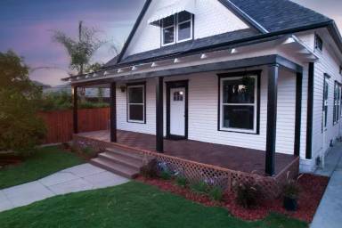 Main picture of 3039 Date St