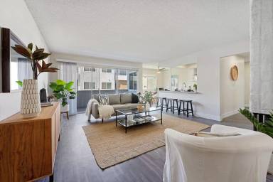 Main picture of 425 Coronado Ave