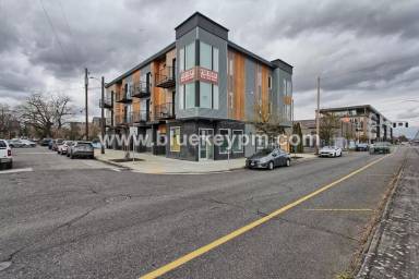 Main picture of 5905 N Interstate Ave