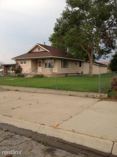 Main picture of 1065 N Warren St