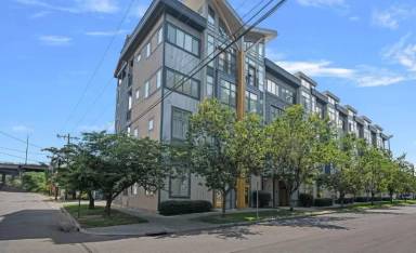 Main picture of 532 W 10th St