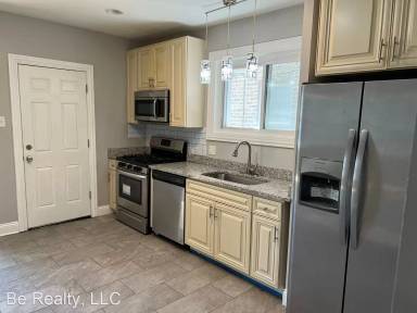 Main picture of 7837 S Hoyne Ave