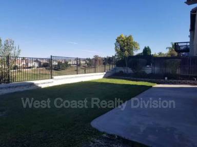 Main picture of 33054 Rhine Ave