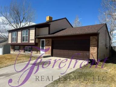 Main picture of 2202 S Fairdale Ave