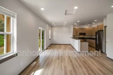 Main picture of 2954 W Babcock St