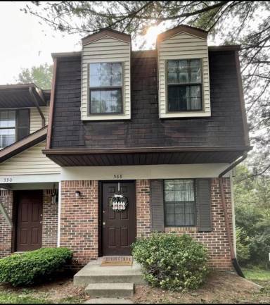 Main picture of 588 E Graham Pl