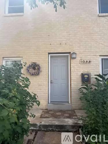 Main picture of 1033 Archer St
