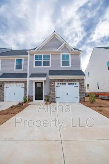Main picture of 215 Clearwood Dr